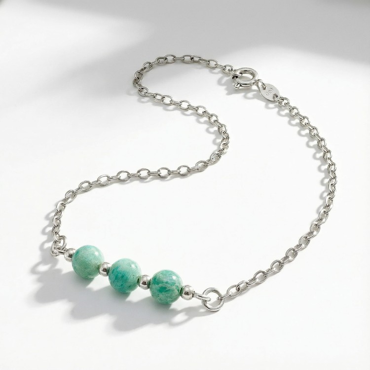 Srebrna bransoletka z naturalnym amazonitem jasne srebro 925 zbliżenie na zielone kamienie