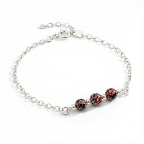 Srebrna bransoletka z naturalnym czerwonym jaspisem jasne srebro 925 zbliżenie na ceglaste kamienie