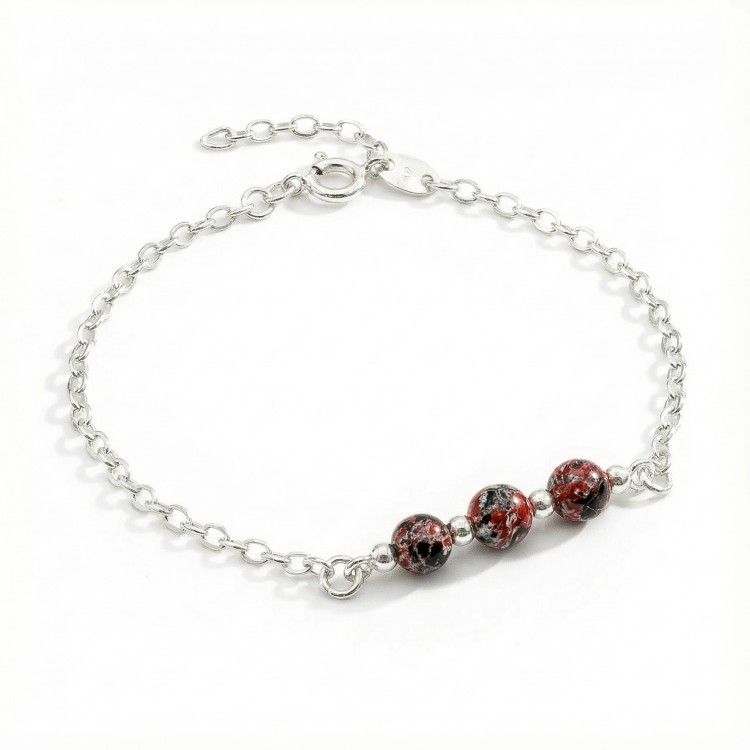 Srebrna bransoletka z naturalnym czerwonym jaspisem jasne srebro 925 zbliżenie na ceglaste kamienie