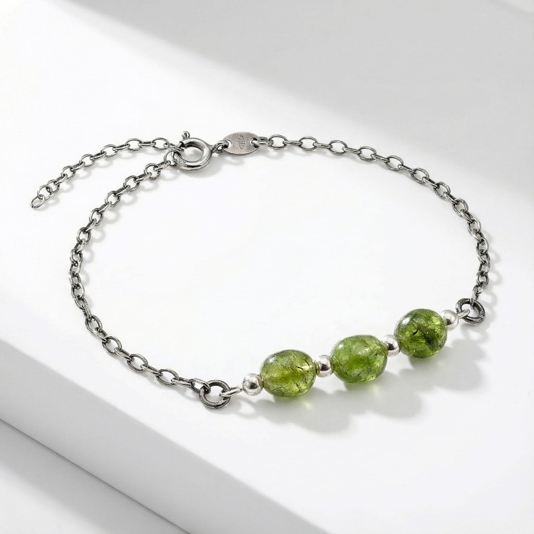 Bransoletka srebro oksydowane z turmalinem zielonym styl vintage przyciemniane srebro i surowe bryłki