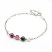 Srebrna bransoletka z naturalnym jadeitem jasne srebro 925 zbliżenie na zielone kamienie