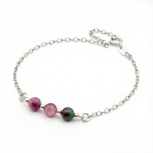 Srebrna bransoletka z naturalnym jadeitem jasne srebro 925 zbliżenie na zielone kamienie