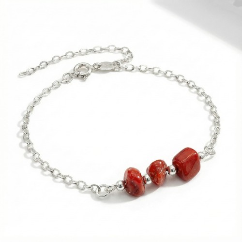 Srebrna bransoletka z naturalnym koralem jasne srebro 925 nieregularne czerwone bryłki