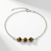 Srebrna bransoletka z naturalnym tygrysim okiem jasne srebro 925 zbliżenie na brązowe kule