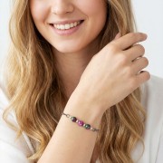 Modelka w biżuterii artystycznej bransoletka oksydowana z jadeitem styl boho