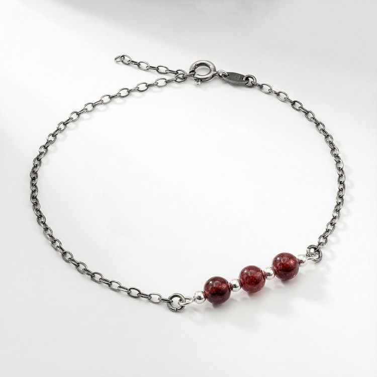 Bransoletka srebro oksydowane z granatem styl vintage przyciemniane srebro i bordowy kamień