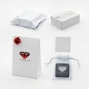 Biżuteria zapakowana na prezent czerwona kokardka i pudełko ozdobne gotowy upominek JASZCZ ART