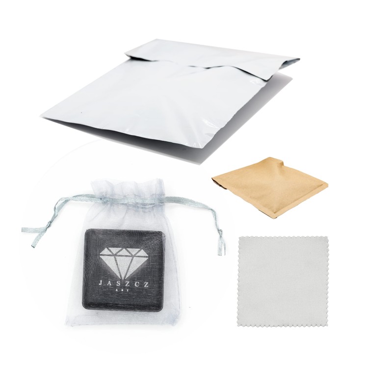 Stylowe opakowania JASZCZ ART o eleganckim, minimalistycznym designie, idealne do pakowania prezentów i produktów artystycznych. Solidne wykonanie i nowoczesny wygląd opakowań JASZCZ ART podkreślają wyjątkowy charakter każdej zawartości.